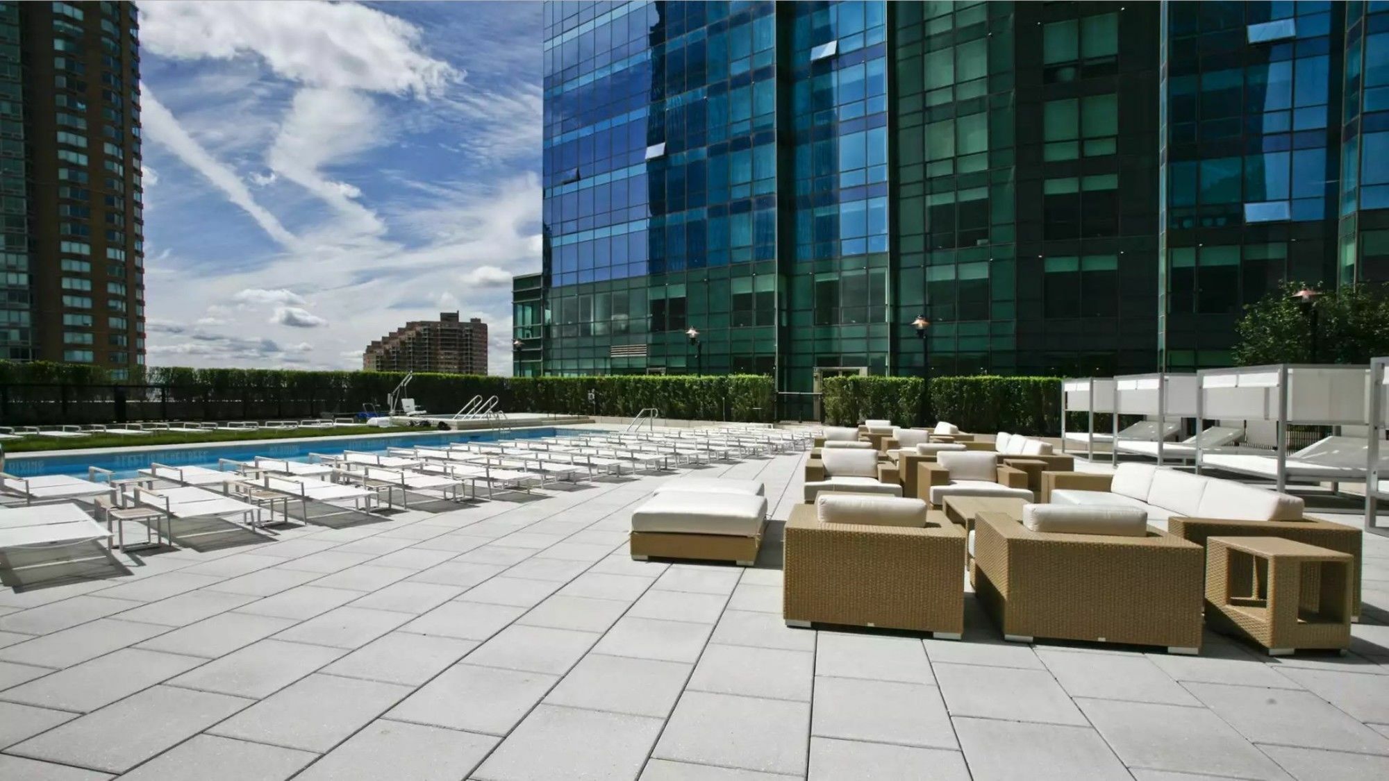 Global Luxury Suites At Greene Jersey City Exteriér fotografie